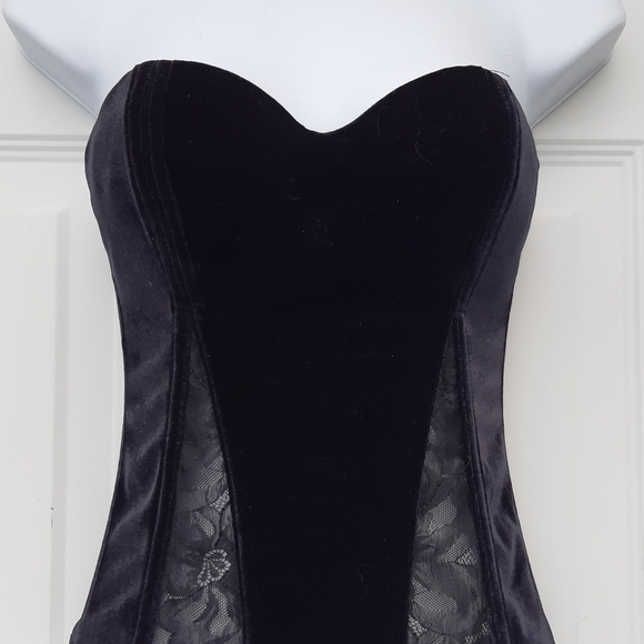 Velvet Bustier - Picture 4 of 15